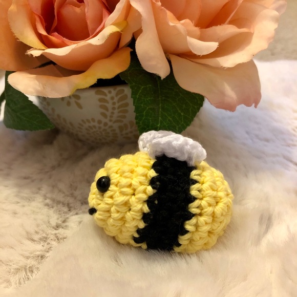 Crochet Bee Amigurumi-with/without keychain - Picture 4 of 10